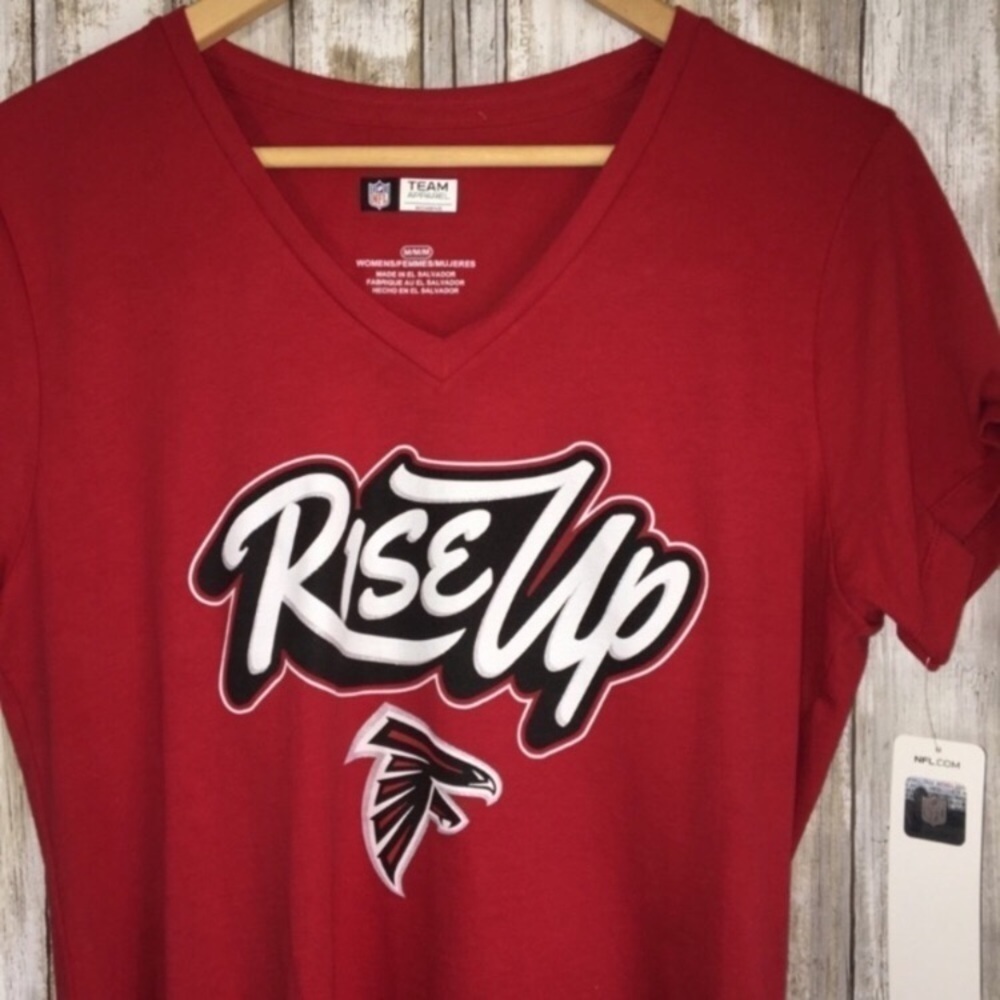 NFL Atlanta Falcons “Rise Up” Women’s Medium Red V-Neck Graphic Tee Football Fan - Picture 2 of 4